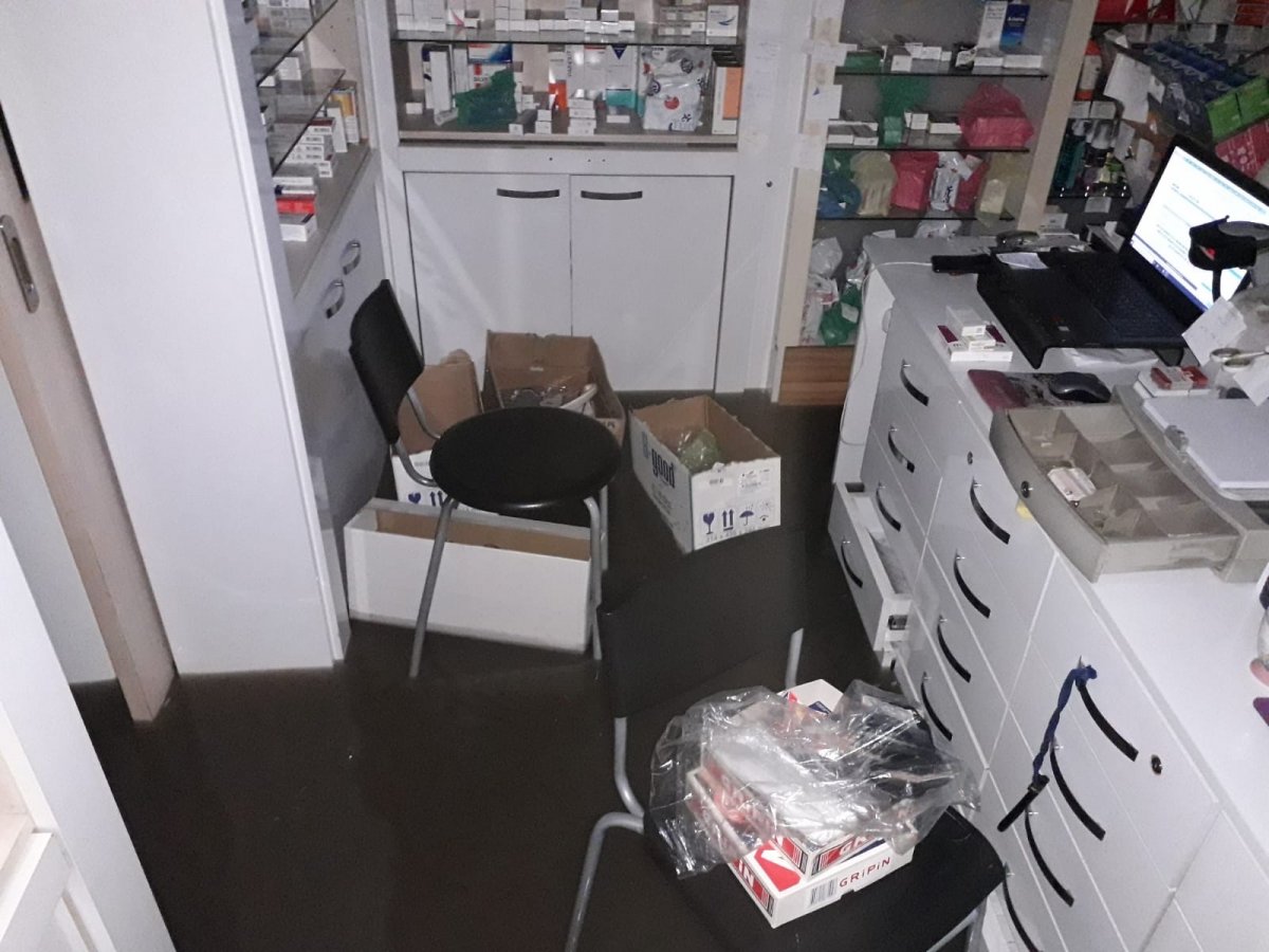 Maltepe’de yağmur yağdı, dükkanları su bastı  #7
