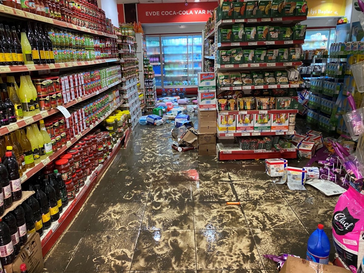 Maltepe’de yağmur yağdı, dükkanları su bastı  #5