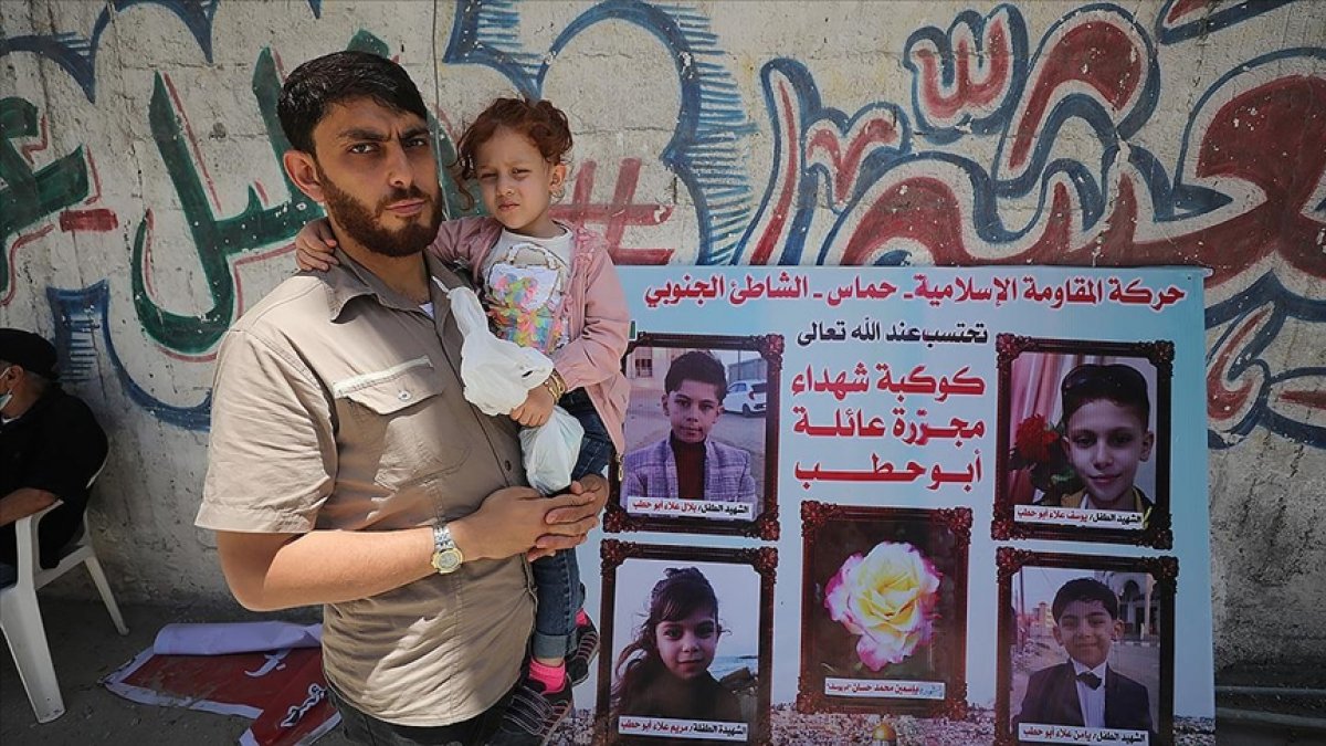 Father and daughter escaped from a family of 7 whose houses were destroyed in the Israeli attack #1