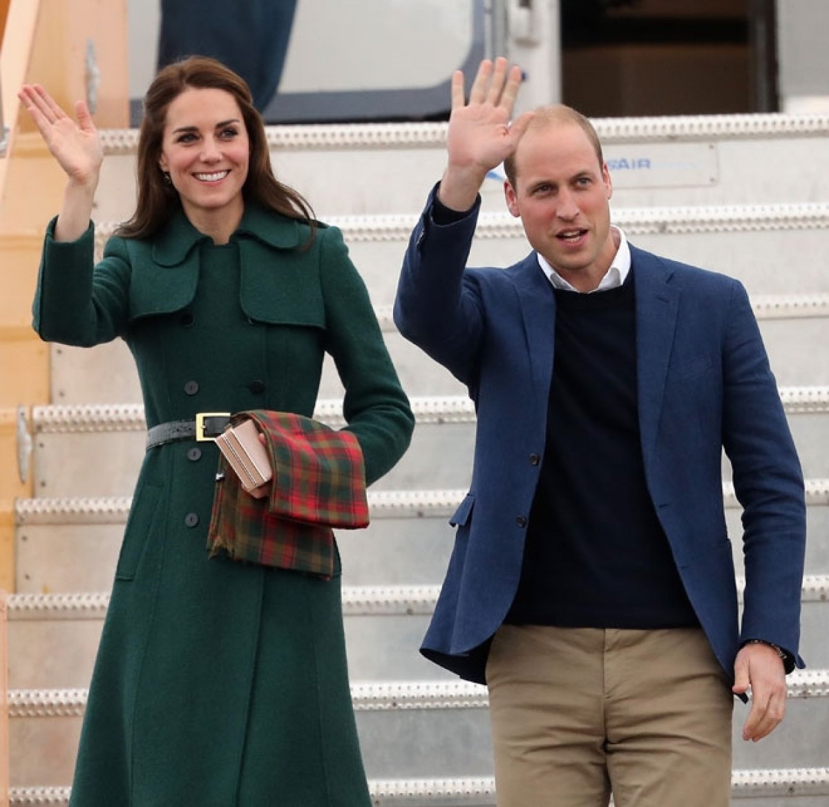 Royal sources: Prince William wasn't willing to marry #3