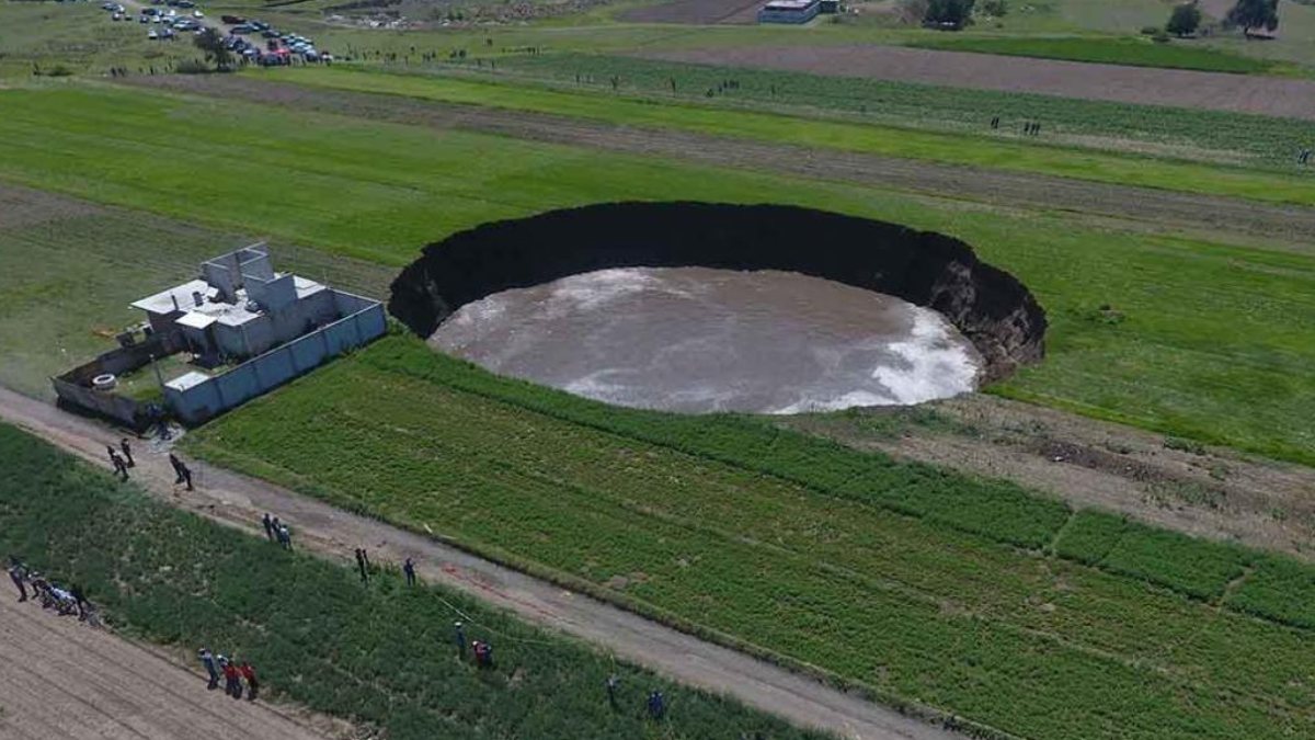 Giant sinkhole formed in Mexico Kimdeyir