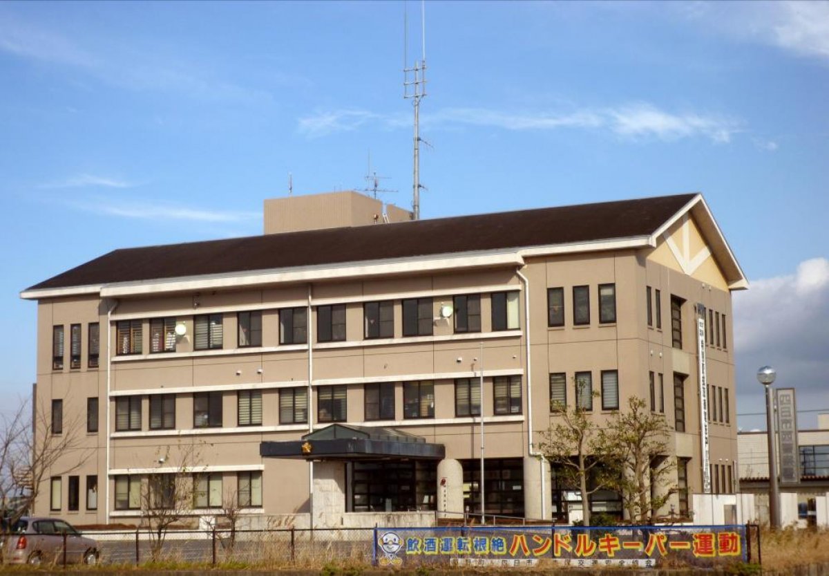 Japonya�da bir polis, görev için gittiği evi soydu