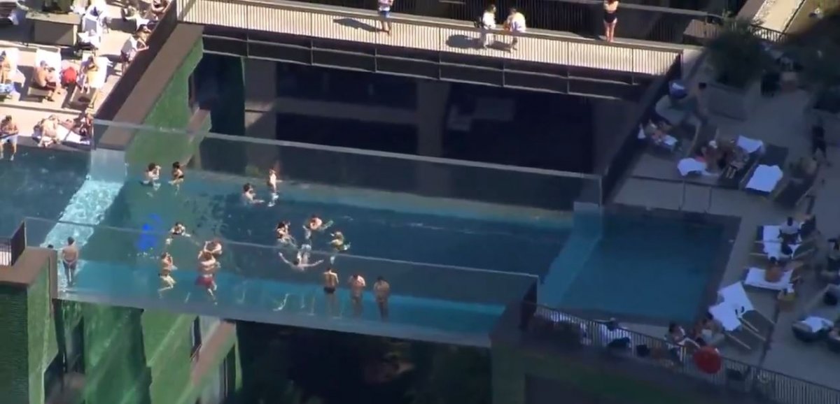 Visitors flock to the world's first transparent pool in London #1