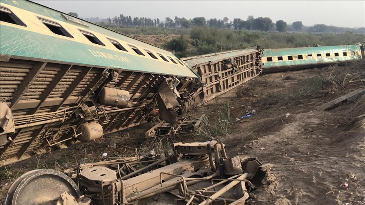 Train accident in Pakistan: 30 dead, 50 injured
