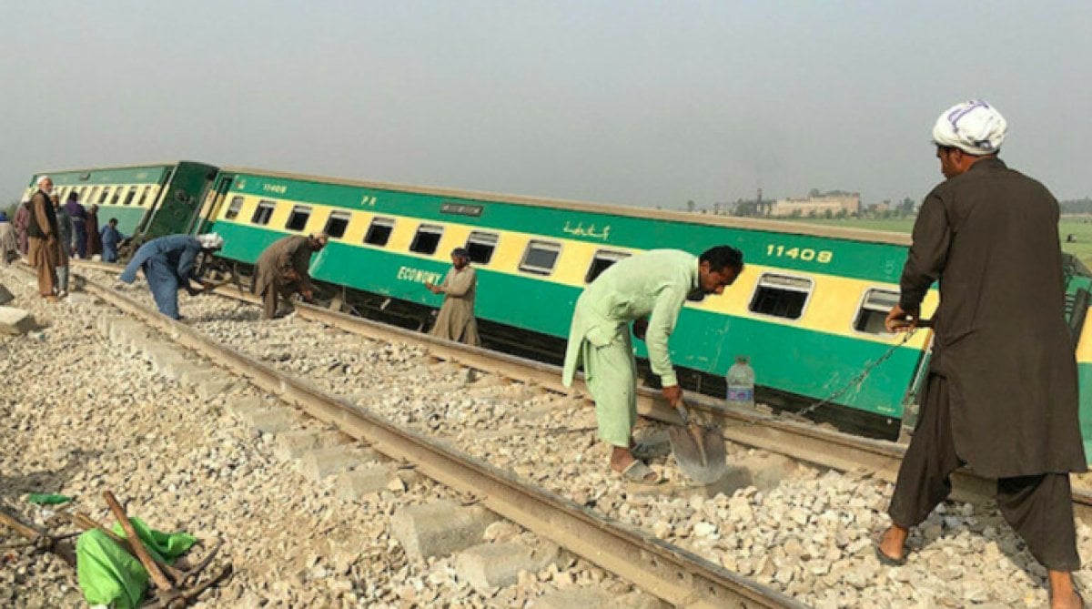 Train accident in Pakistan: 30 dead, 50 injured #2