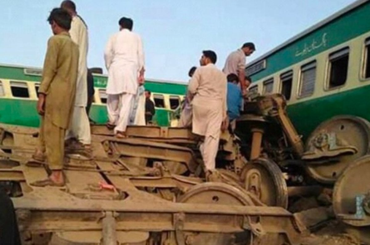 Train crash in Pakistan: 30 dead, 50 injured #4