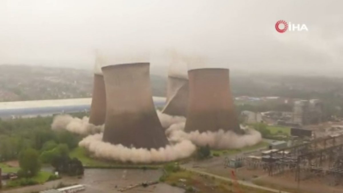 117 meters high towers in England collapsed in 5 seconds