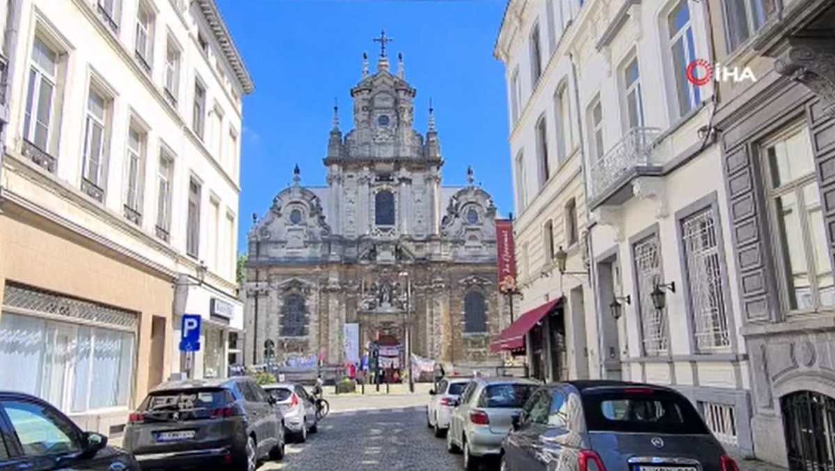 Illegal immigrants go on hunger strike at the church in Brussels #1