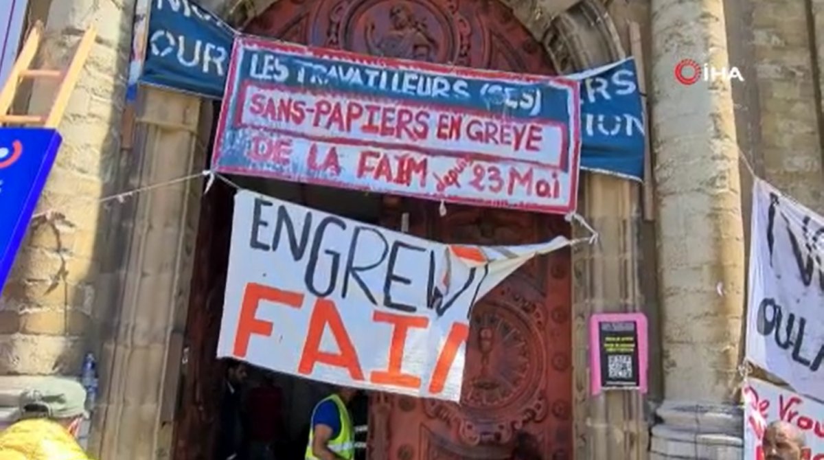 Immigrants go on hunger strike at church in Brussels #4