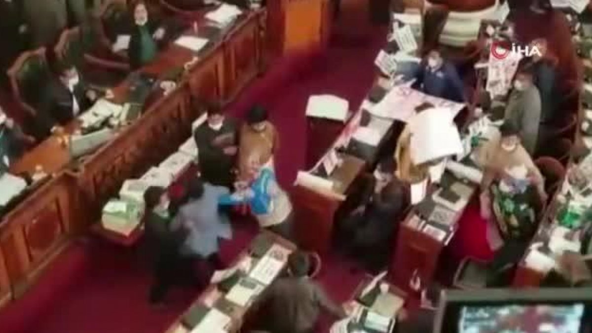 Fist fight from lawmakers at Bolivian Congress