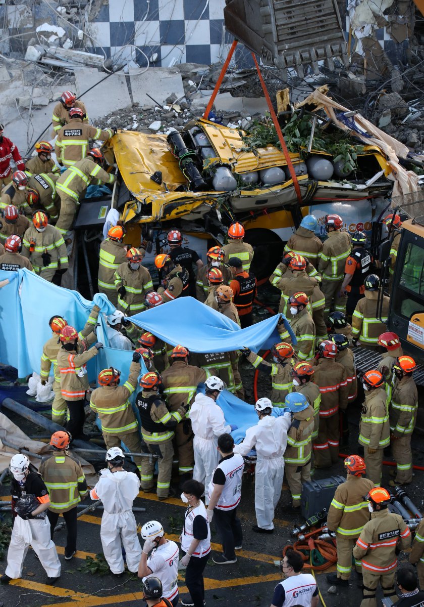 5-storey building collapsed on passenger bus in South Korea #3