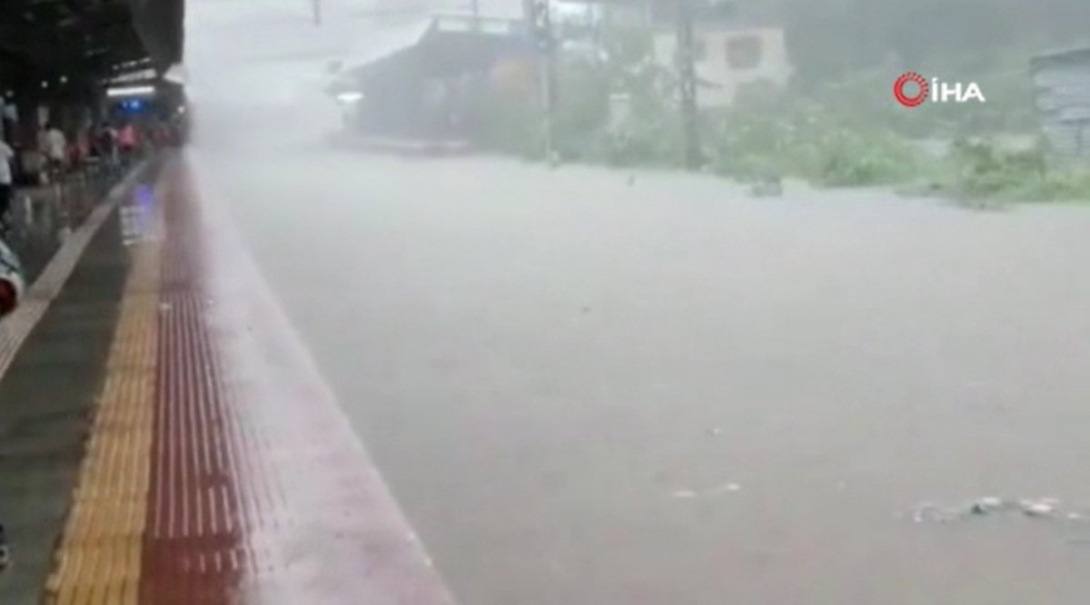 Monsoons turn streets into lakes in India #4