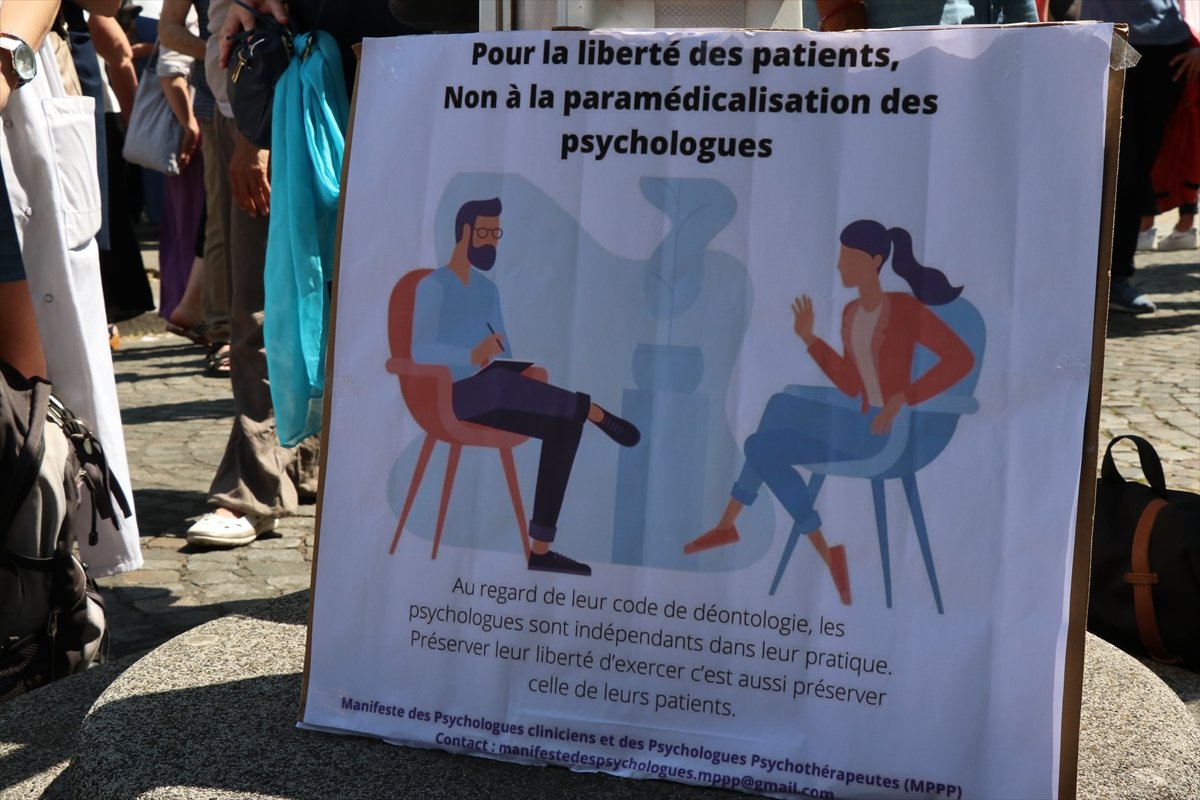 Psychologists held a demonstration in France #5