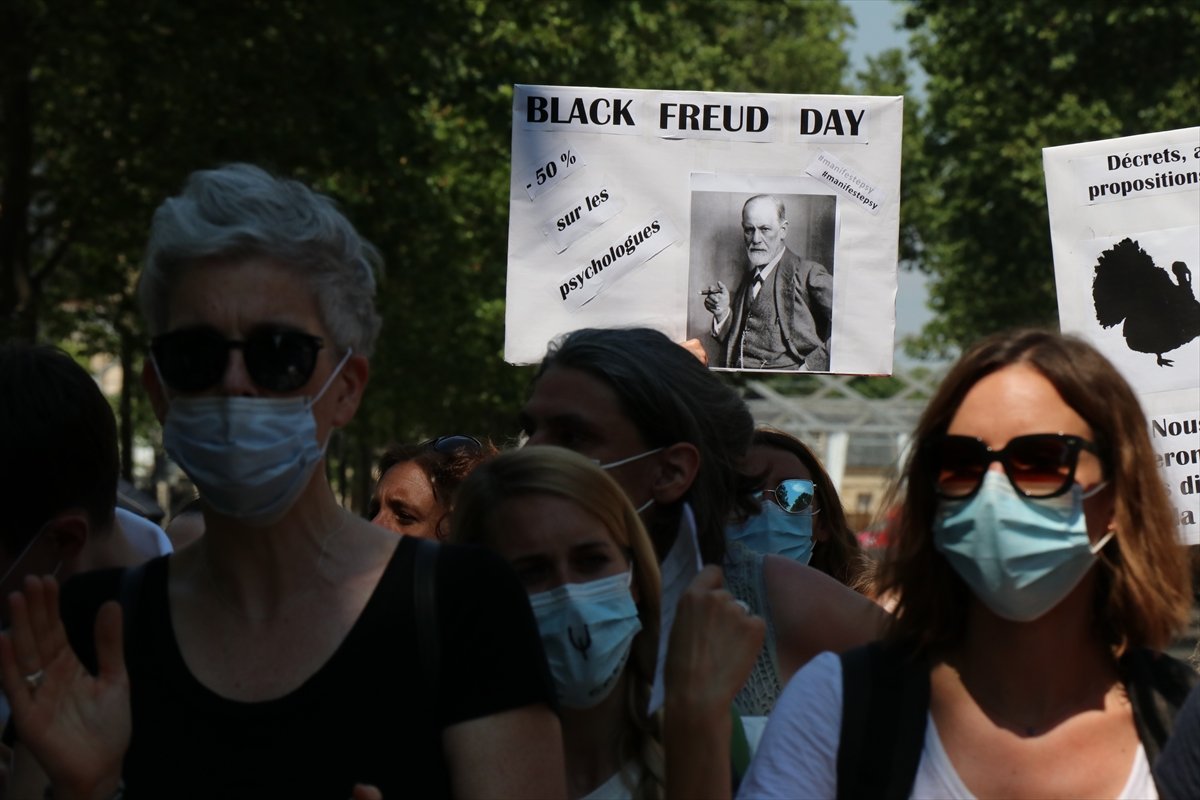 Psychologists staged a demonstration in France #7
