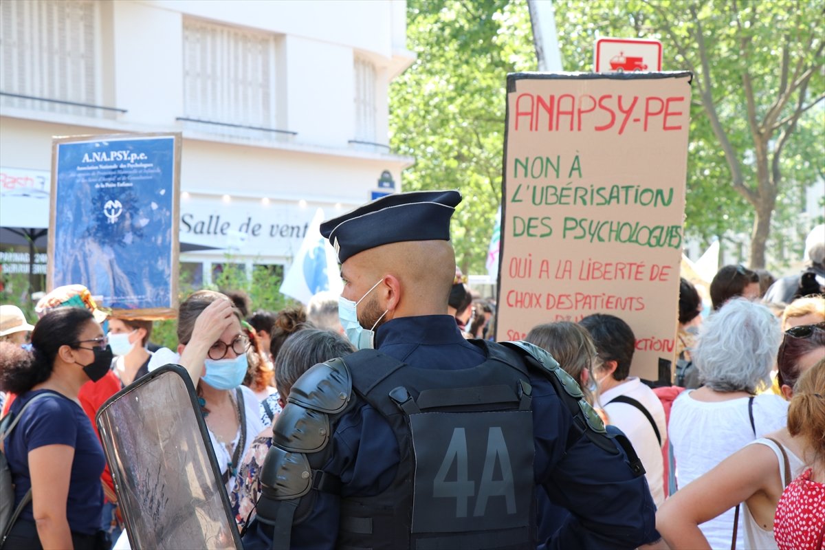 Psychologists staged a demonstration in France #8