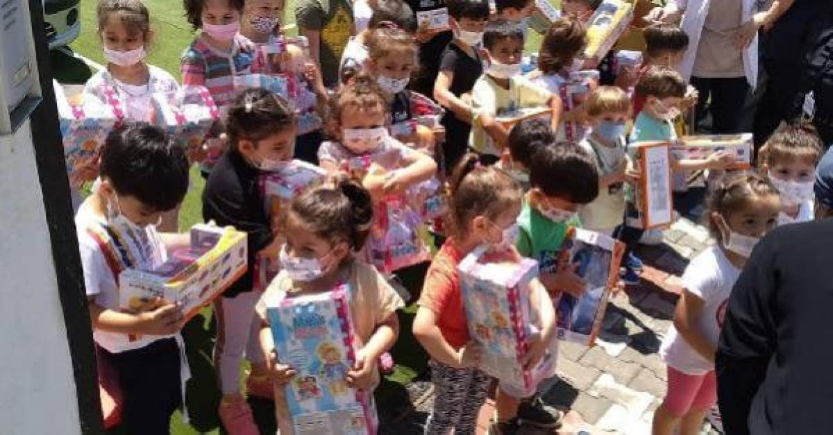 Cumhurbaşkanı Erdoğan,  Tayyip Dede  diye seslenen çocuklar için konvoyu durdurdu  #1