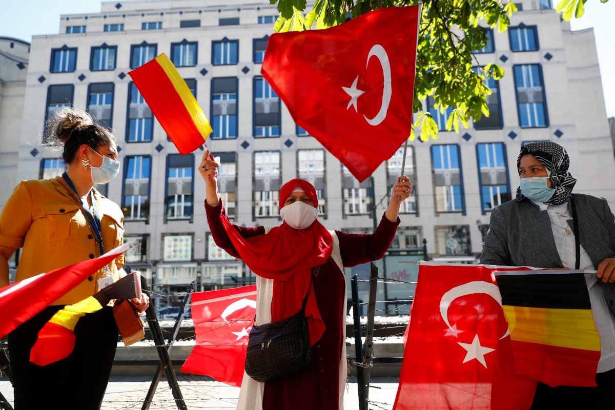 Show of love to President Erdogan in Brussels #2