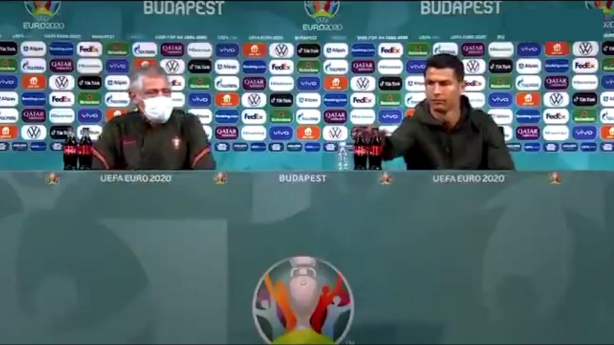 Ronaldo dan basın toplantısında  kola içemeyin  mesajı #1