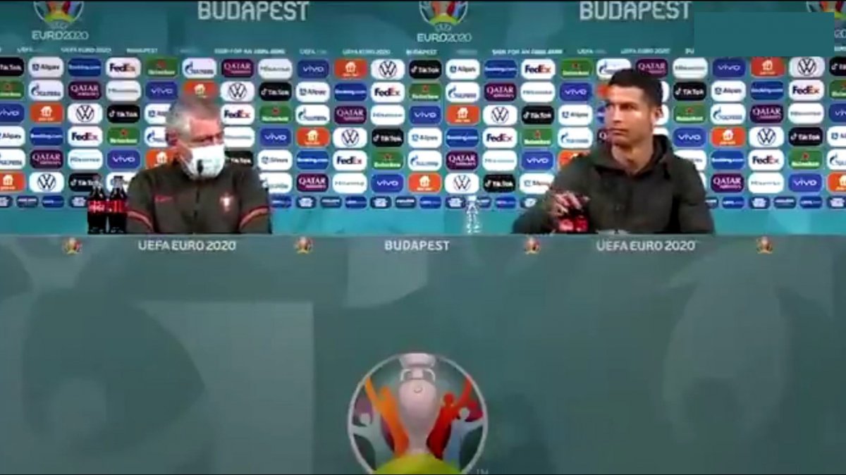Ronaldo dan basın toplantısında  kola içemeyin  mesajı #2