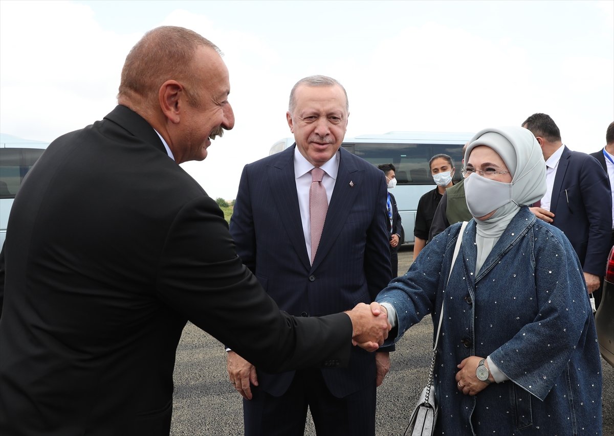 İlham Aliyev den Cumhurbaşkanı Erdoğan a sıcak karşılama #4