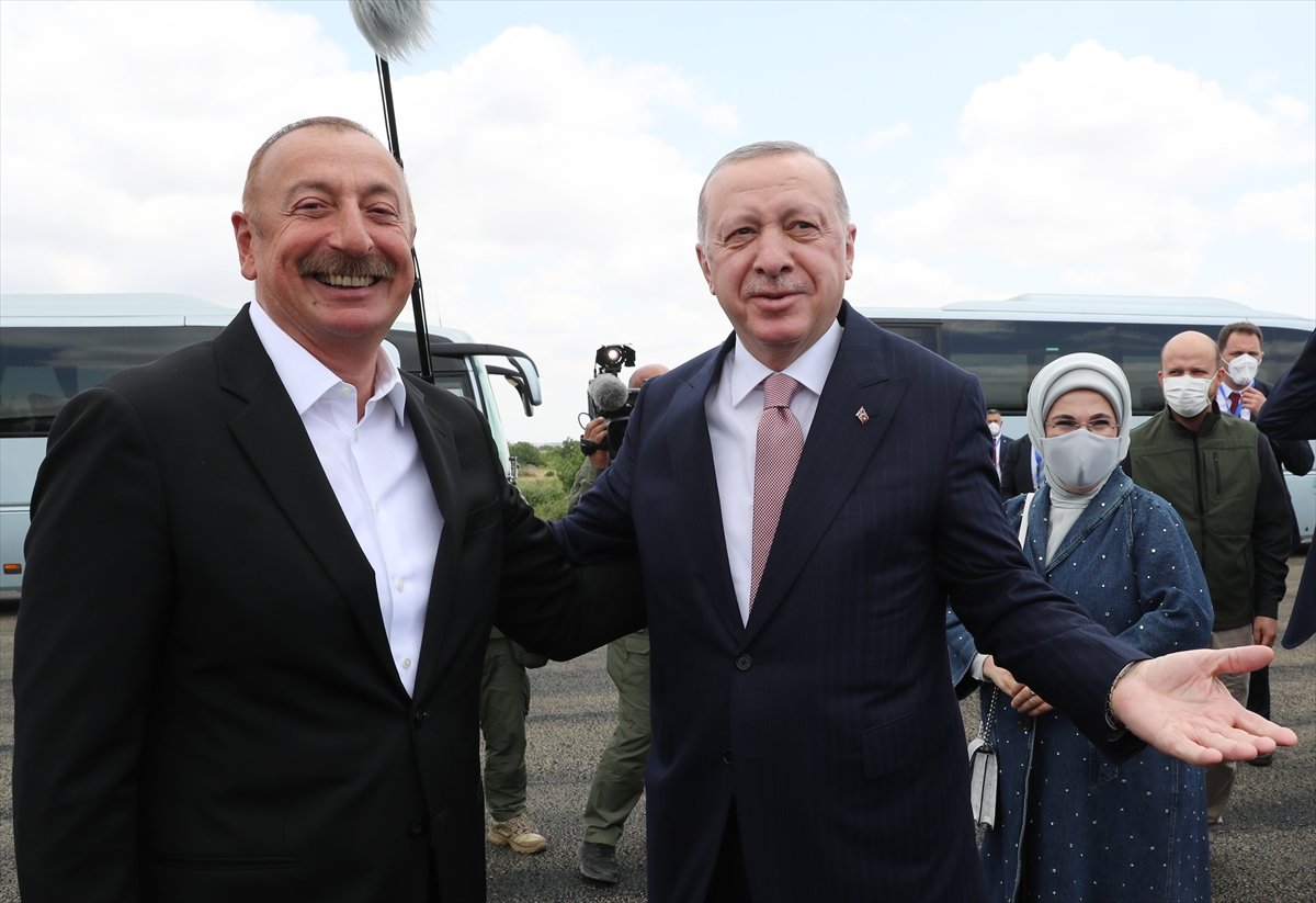 İlham Aliyev den Cumhurbaşkanı Erdoğan a sıcak karşılama #1