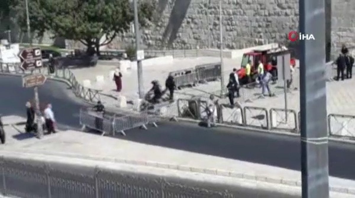Intervention by Israeli forces on the Palestinians gathered in front of the Damascus Gate #3