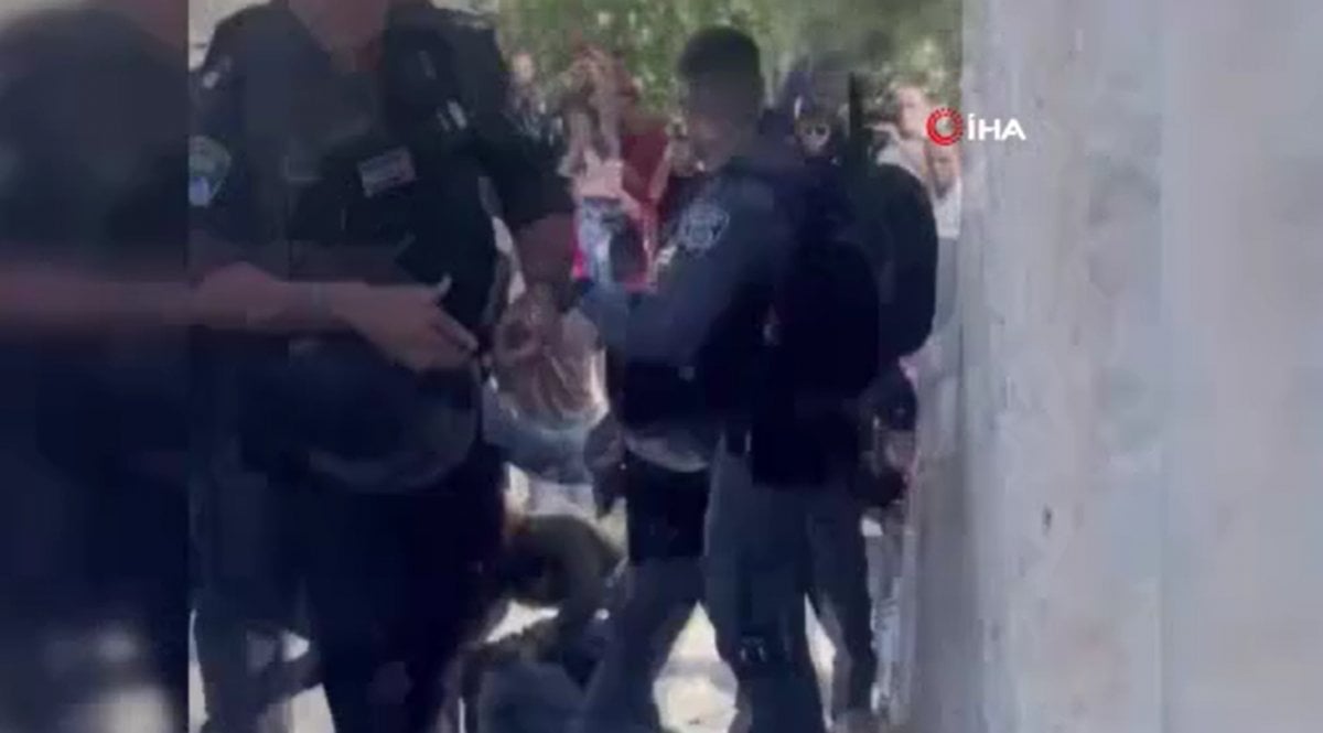 Intervention by Israeli forces on Palestinians gathered in front of Damascus Gate #5