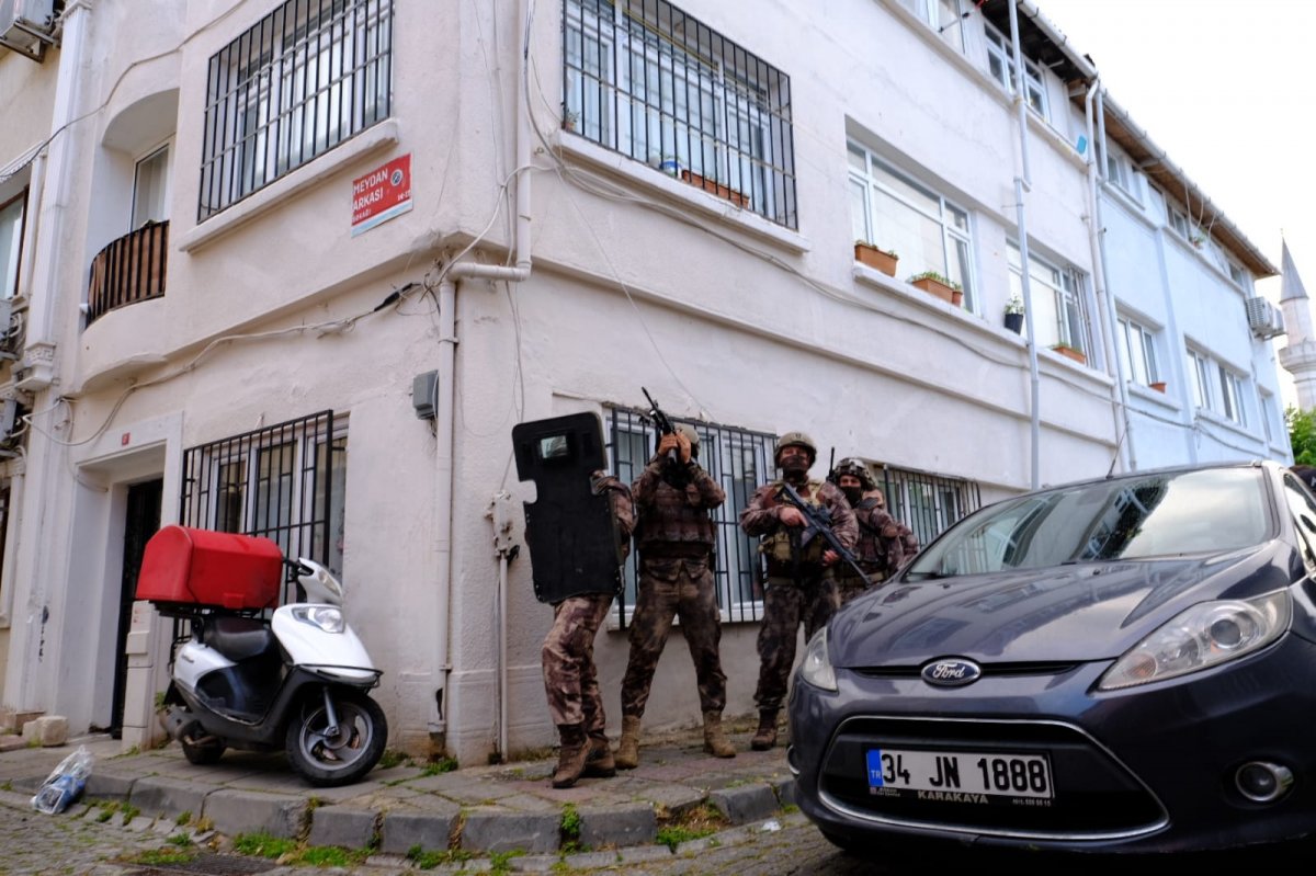 İstanbul’da polis kapıdaki sahte mühür oyununu bozdu #3