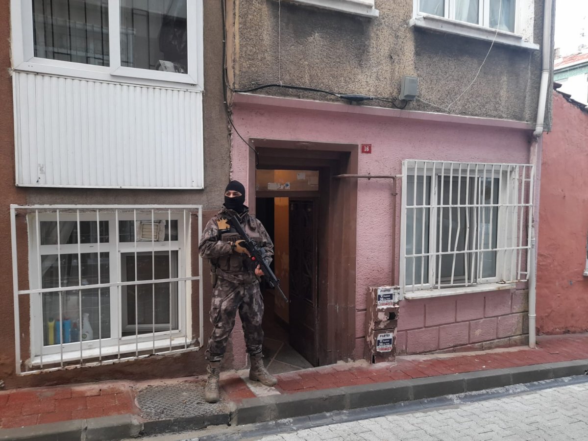 İstanbul’da polis kapıdaki sahte mühür oyununu bozdu #1