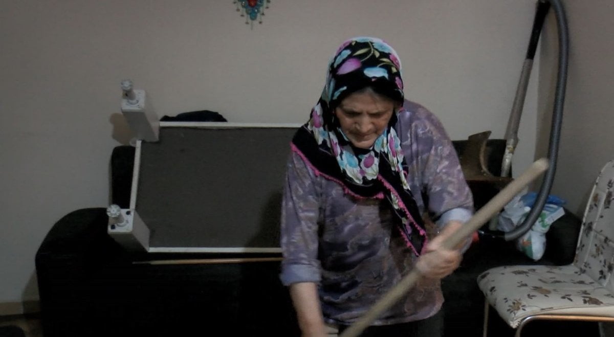 Eyüpsultan’da evini su basan 65 yaşındaki kadın, ameliyatını erteledi  #1