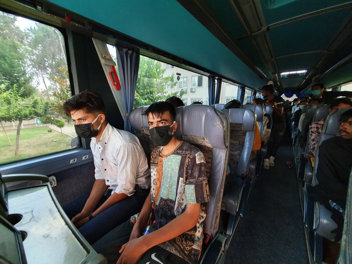 Adana da yolcu otobüsünde göçmenler yakalandı #4