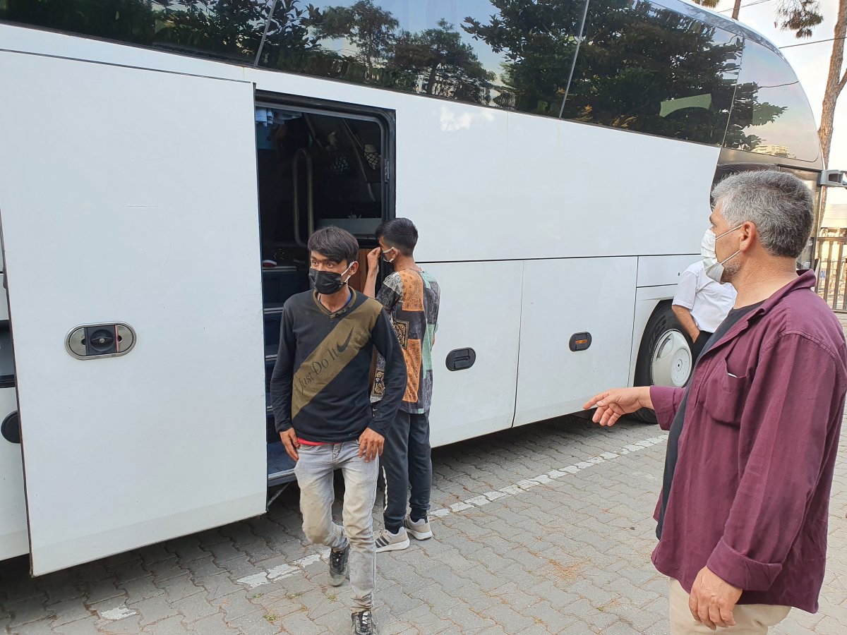Adana da yolcu otobüsünde göçmenler yakalandı #6