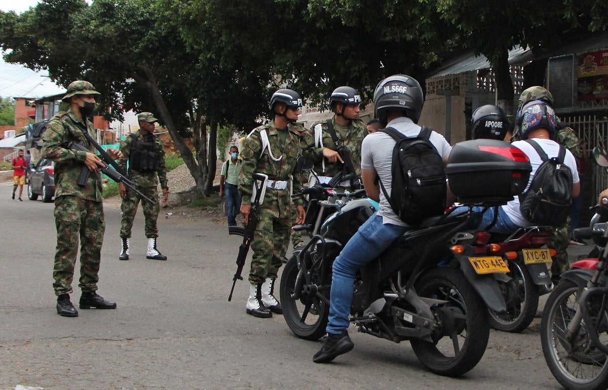 Bomb attack on army in Colombia #5