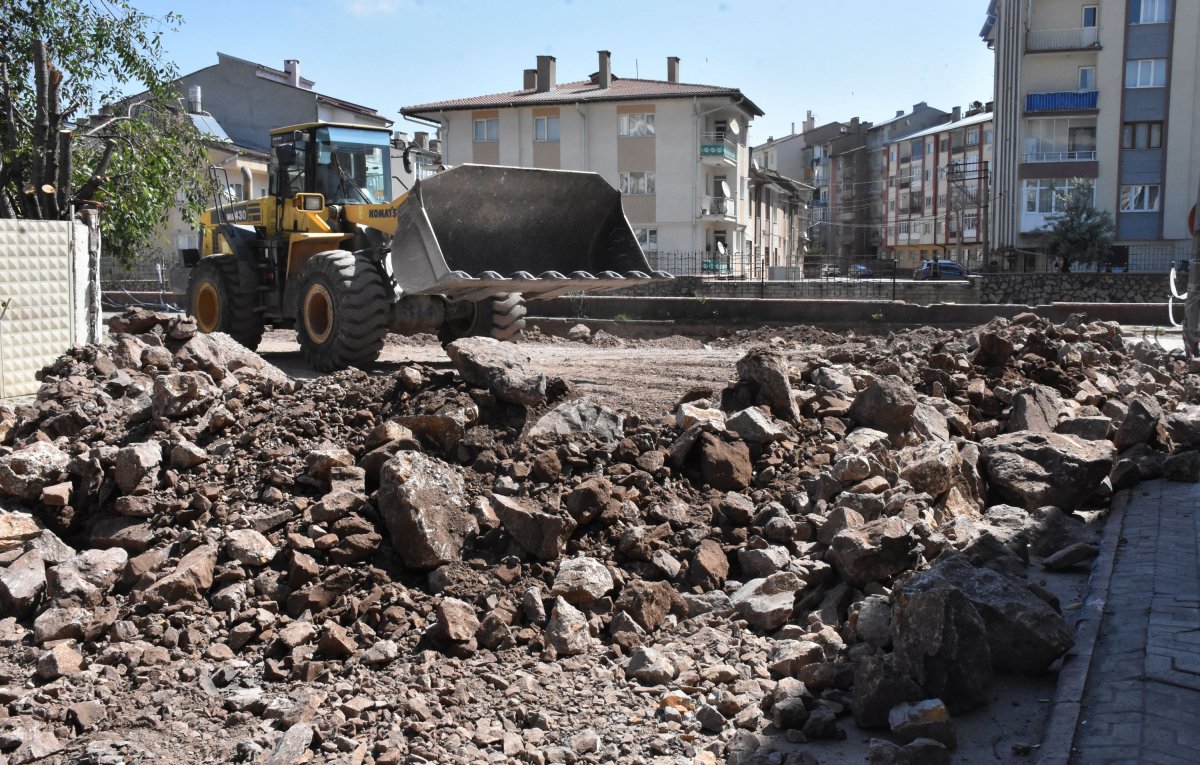 Sivas’ta yol çökmesi ile oluşan çukur ,110 kamyon taş ile dolduruldu  #3