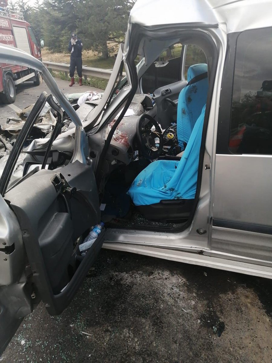 Eskişehir’de feci kaza: 2 ölü, 3 yaralı #4