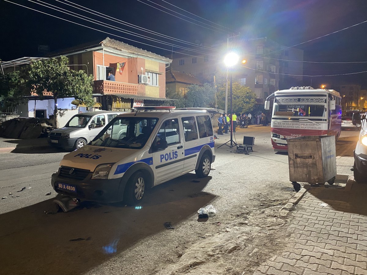 Osmaniye de gasbettiği kamyonetle polis otosu ve üç araca çarptı: 2 si polis 5 yaralı #4