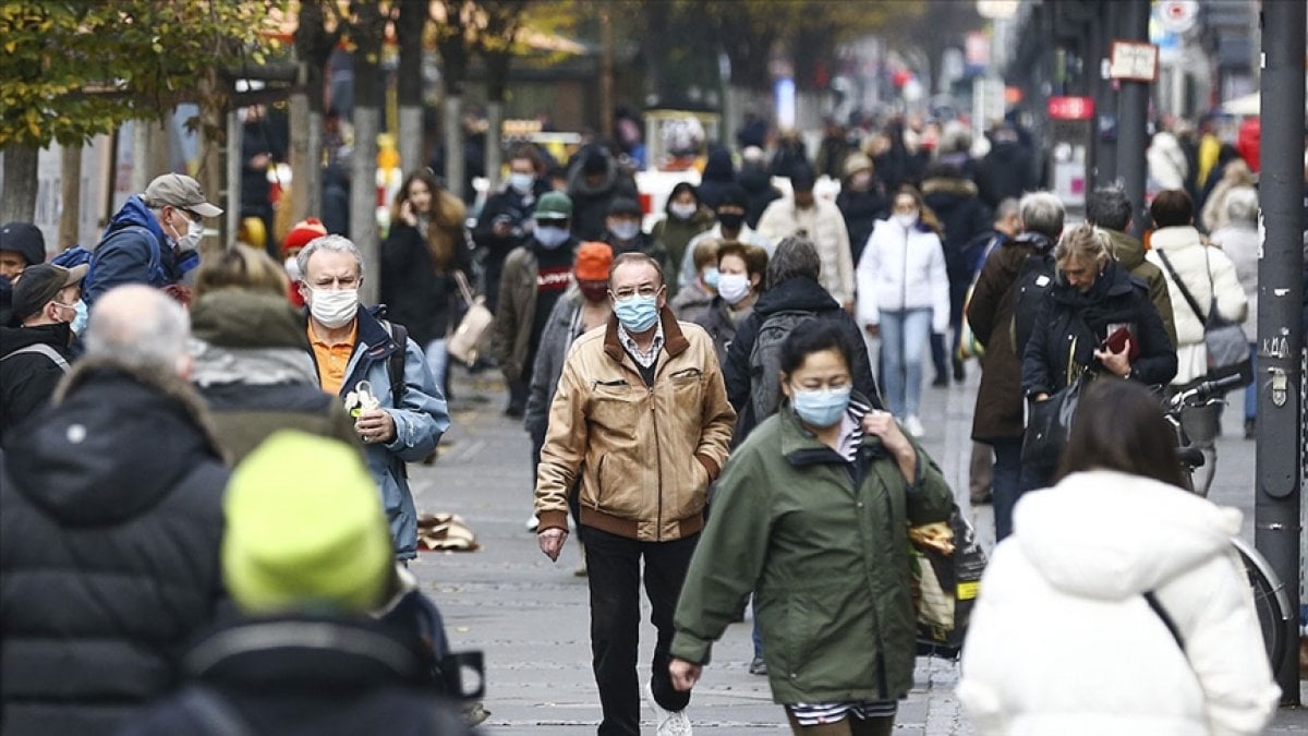 The obligation to wear masks on the street has been lifted in Berlin #2