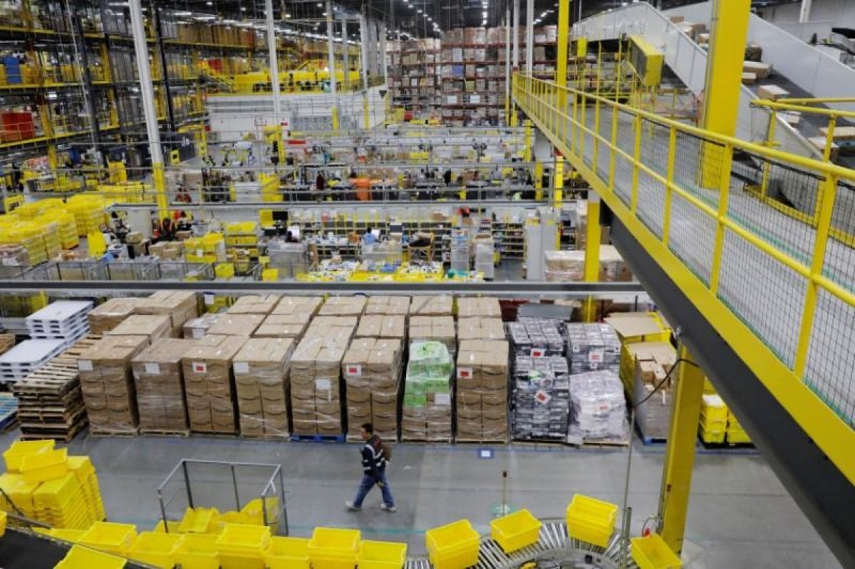 Former Amazon executive Niekerk: Jeff Bezos doesn't treat his employees like humans #2