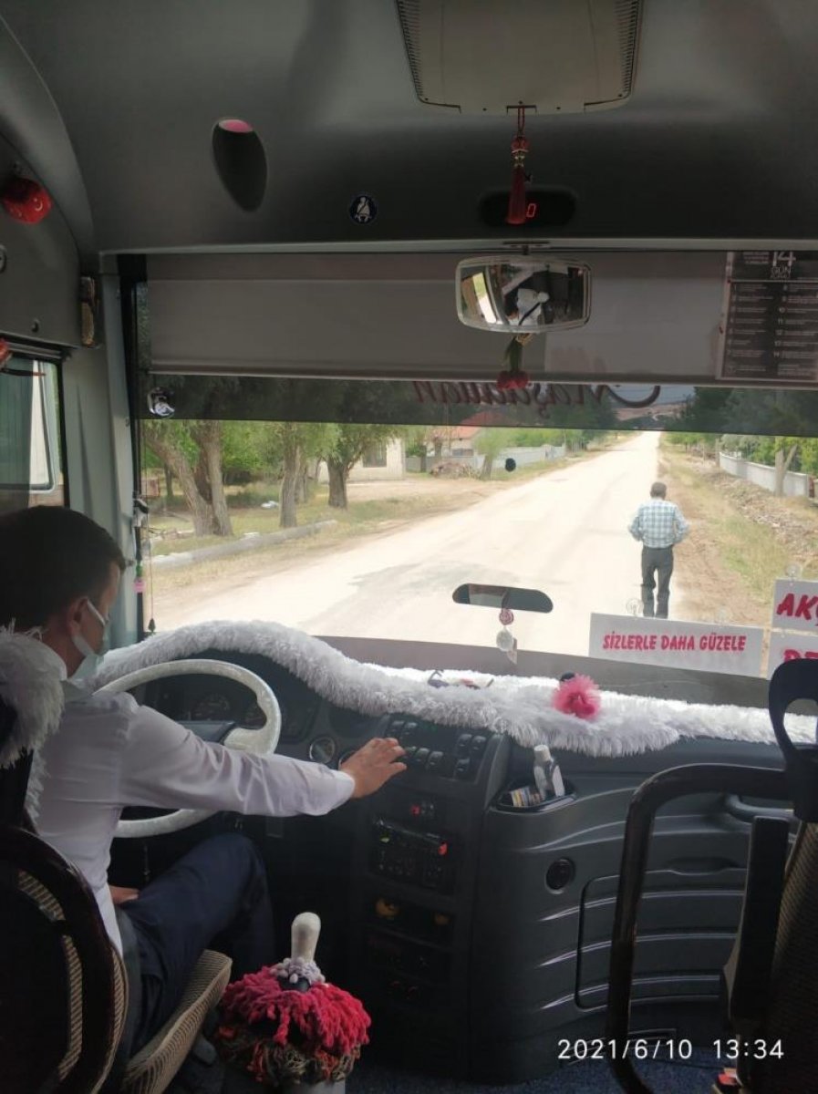Burdur da jandarma ekipleri, yolcu olarak bindikleri araçları denetledi #2