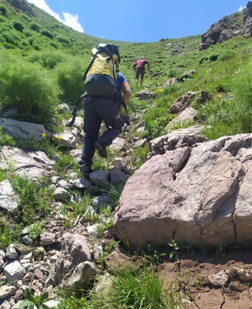 Erzincan da dağda mahsur kalan çoban kurtarıldı  #3