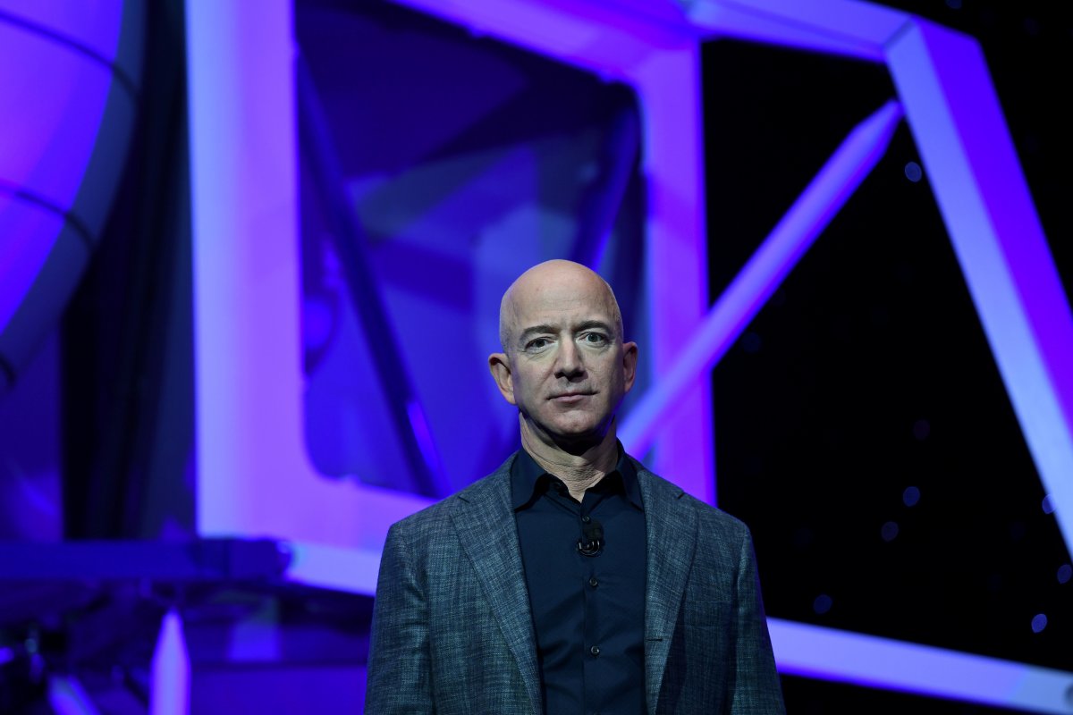 Former Amazon executive Niekerk: Jeff Bezos doesn't treat his employees like humans #1