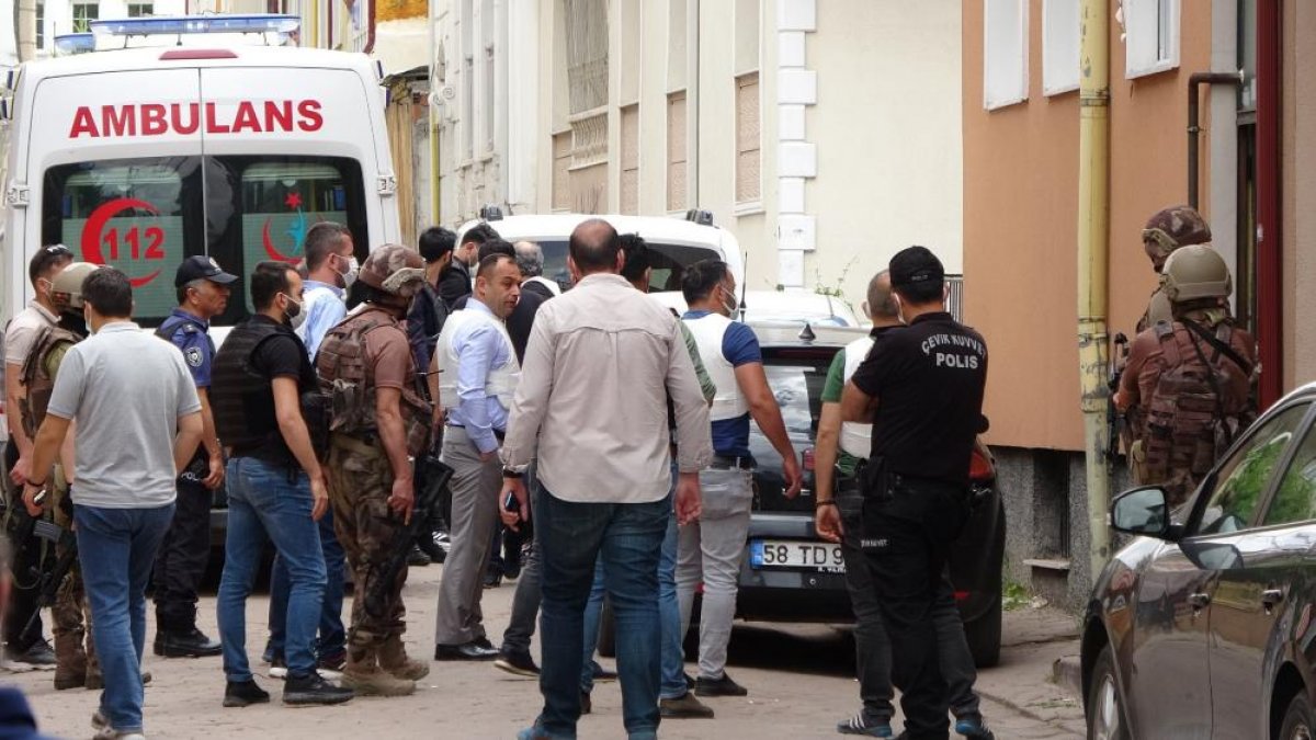 Sivas ta rehin alınan kadın polis tarafından kurtarıldı  #6