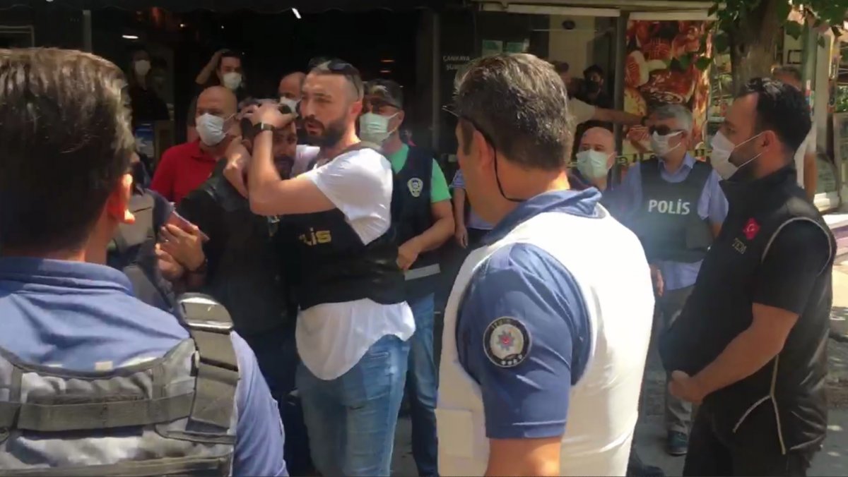 HDP İzmir il binası saldırganının gözaltına alınma anları #3