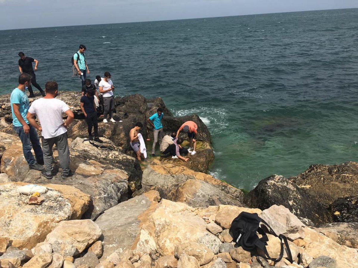 Bartın’da selfie çekerken denize düştü #1