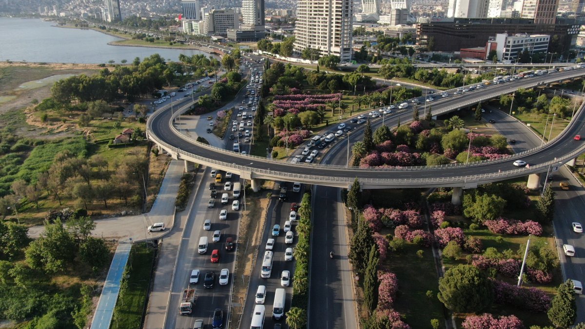 İzmir in trafik sorununa Tunç Soyer,  Araba sayısı azaltma  teklifi sundu #2
