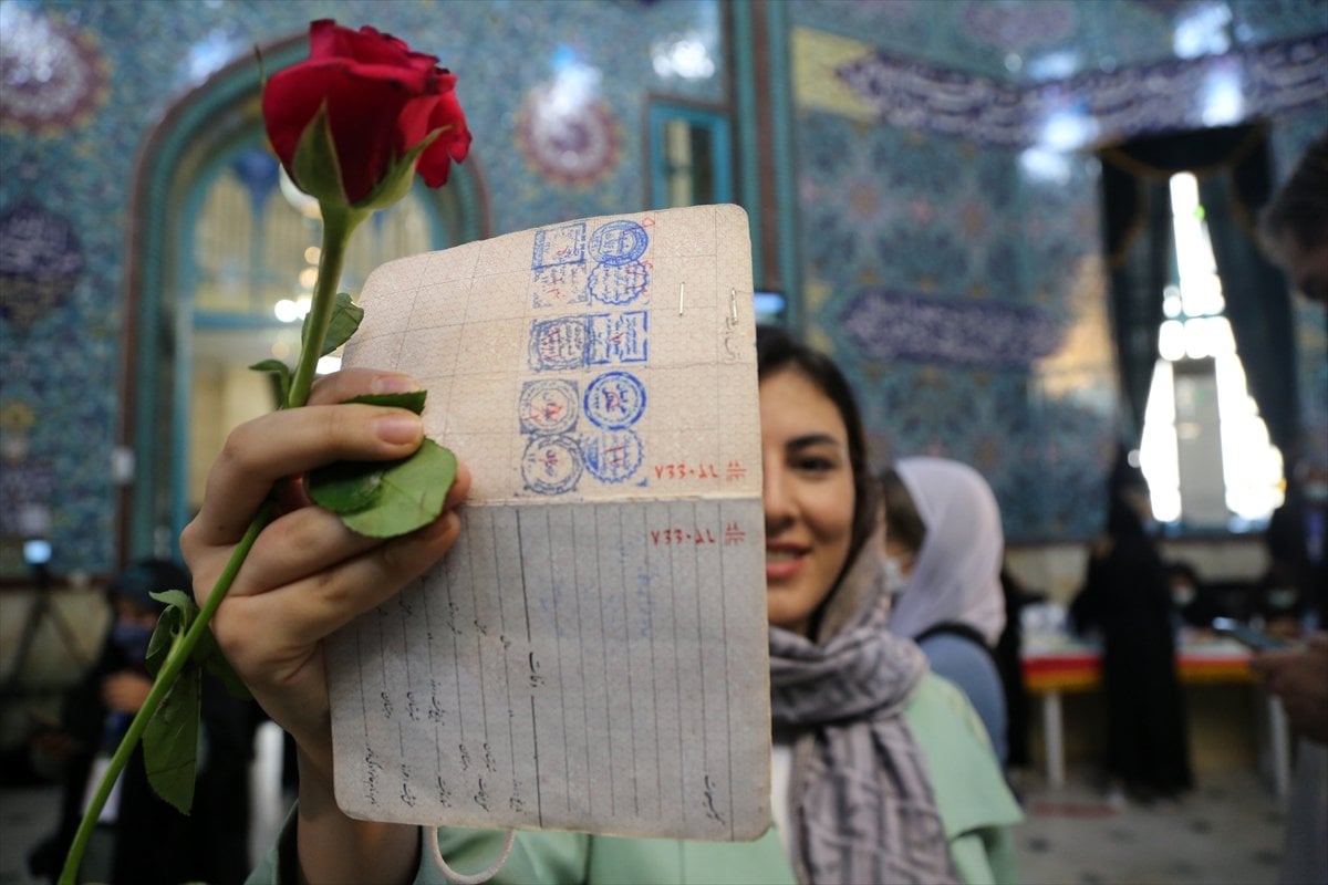 İran da 13. Cumhurbaşkanlığı Seçimleri nde oy verme işlemi sona erdi #4