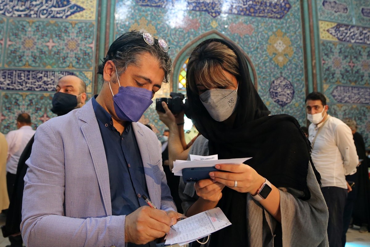 İran da 13. Cumhurbaşkanlığı Seçimleri nde oy verme işlemi sona erdi #2