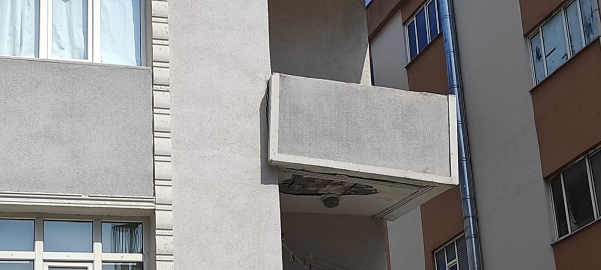 Güngören’de, deprem sonrası balkonu çöken bina boşaltıldı  #1