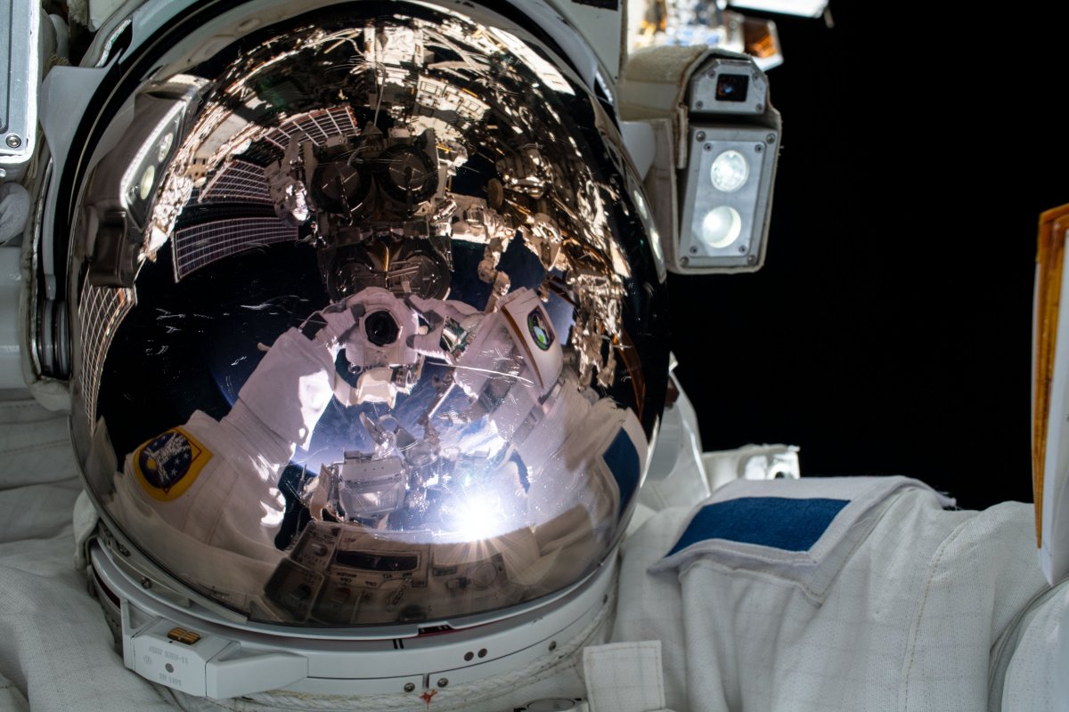 ISS’deki astronotlar uzay yürüyüşüne başladı #1