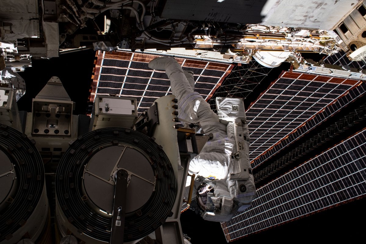 Astronauts on the ISS begin spacewalk #4